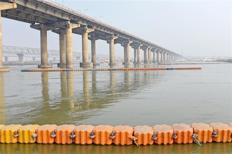 Glimpses of the Sangam Snan and Roadside activities during the preparation of Maha-Kumbh Mela 2025 at Prayagraj, in Uttar Pradesh on January 09, 2025.:Ministry of Culture