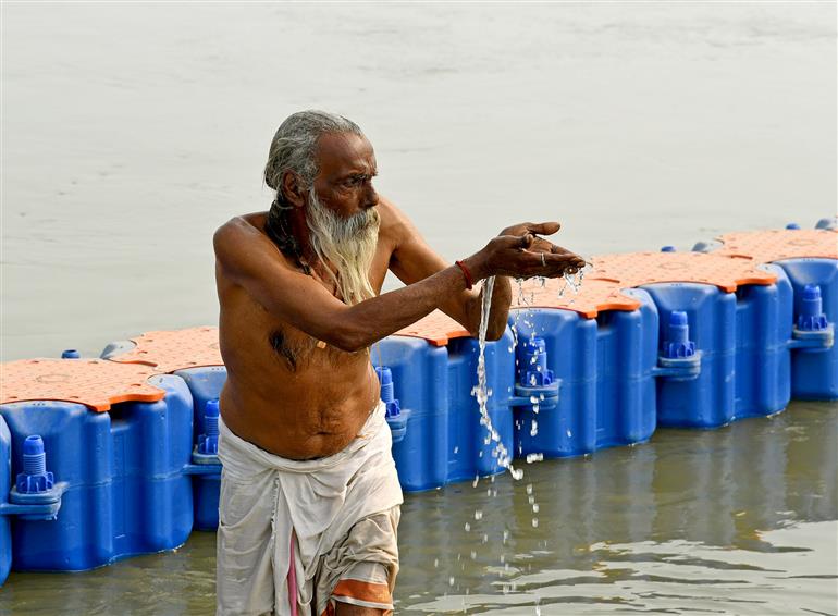 Glimpses of the Sangam Snan and Roadside activities during the preparation of Maha-Kumbh Mela 2025 at Prayagraj, in Uttar Pradesh on January 09, 2025.:Ministry of Culture