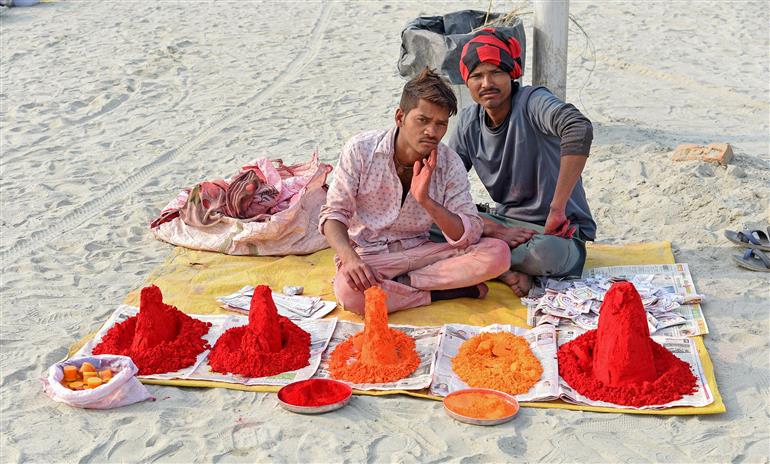 Glimpses of the Sangam Snan and Roadside activities during the preparation of Maha-Kumbh Mela 2025 at Prayagraj, in Uttar Pradesh on January 09, 2025.:Ministry of Culture