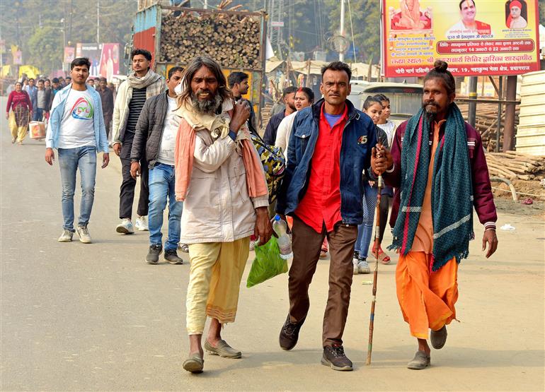 Glimpses of the Sangam Snan and Roadside activities during the preparation of Maha-Kumbh Mela 2025 at Prayagraj, in Uttar Pradesh on January 09, 2025.:Ministry of Culture