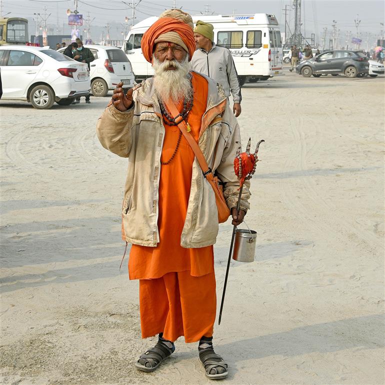 Glimpses of the Sangam Snan and Roadside activities during the preparation of Maha-Kumbh Mela 2025 at Prayagraj, in Uttar Pradesh on January 09, 2025.:Ministry of Culture