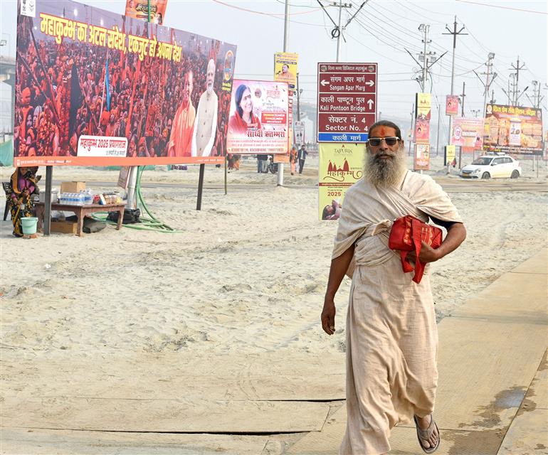 Glimpses of the Sangam Snan and Roadside activities during the preparation of Maha-Kumbh Mela 2025 at Prayagraj, in Uttar Pradesh on January 09, 2025.:Ministry of Culture