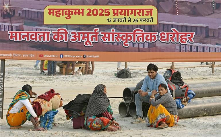 Glimpses of the Sangam Snan and Roadside activities during the preparation of Maha-Kumbh Mela 2025 at Prayagraj, in Uttar Pradesh on January 09, 2025.:Ministry of Culture