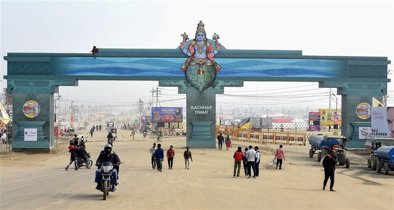 Glimpses of the Sangam Snan and Roadside activities during the preparation of Maha-Kumbh Mela 2025 at Prayagraj, in Uttar Pradesh on January 09, 2025.:Ministry of Culture