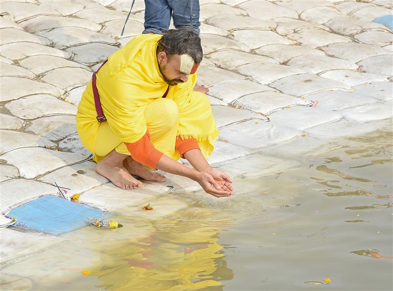 Glimpses of Roadside activities and Snan during the preparation of Maha-Kumbh Mela 2025 at Prayagraj, in Uttar Pradesh on January 10, 2025.:Ministry of Culture