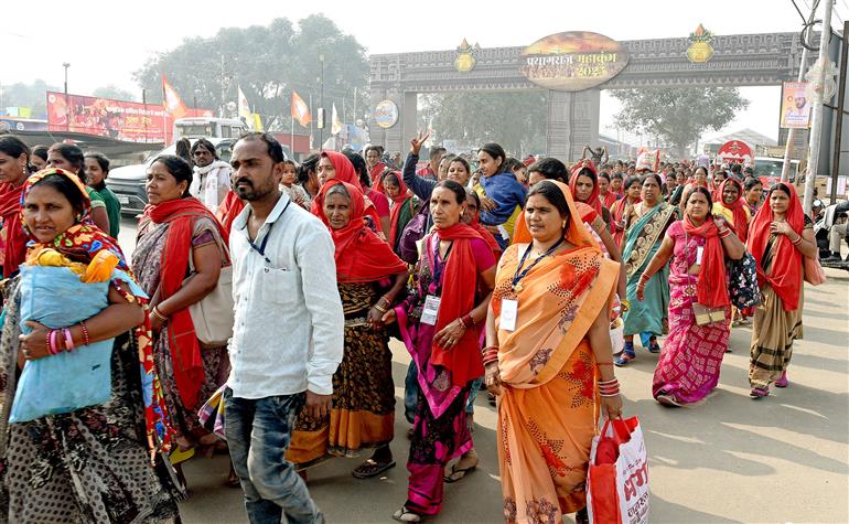 Glimpses of Roadside activities and Snan during the preparation of Maha-Kumbh Mela 2025 at Prayagraj, in Uttar Pradesh on January 10, 2025.:Ministry of Culture