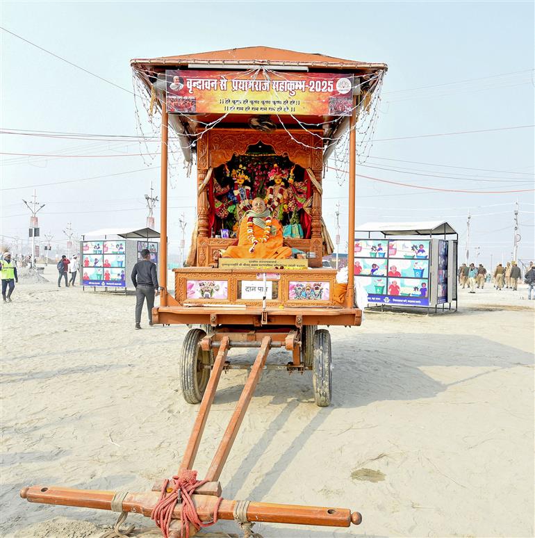 Glimpses of Roadside activities and Snan during the preparation of Maha-Kumbh Mela 2025 at Prayagraj, in Uttar Pradesh on January 10, 2025.:Ministry of Culture