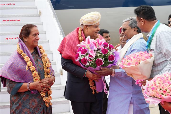 The Vice President of India, Shri Jagdeep Dhankhar and Dr Sudesh Dhankhar being welcomed by Shri Thaawarchand Gehlot, Governor of Karnataka, Shri Siddaramaiah, Chief Minister of Karnataka, Dr. M.C. Sudhakar, Minister, Government of Karnataka and other dignitaries on their arrival at Bengaluru, in Karnataka on January 11, 2025.