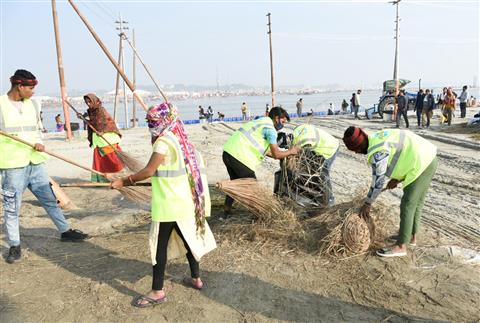 Glimpses of Roadside activities and Snan during the preparation of Maha-Kumbh Mela 2025 at Prayagraj, in Uttar Pradesh on January 11, 2025.:Ministry of Culture