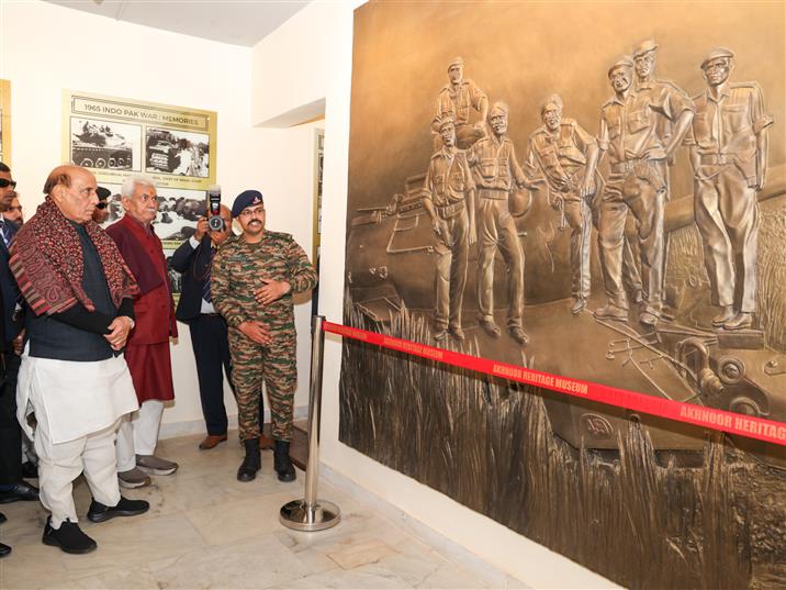 The Union Minister for Defence, Shri Rajnath Singh graced the 9th Armed Forces Veterans’ Day celebrations at Tanda Artillery Brigade (Akhnoor), in Jammu on January 14, 2025.