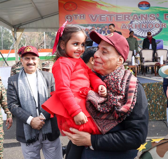 The Union Minister for Defence, Shri Rajnath Singh graced the 9th Armed Forces Veterans’ Day celebrations at Tanda Artillery Brigade (Akhnoor), in Jammu on January 14, 2025.