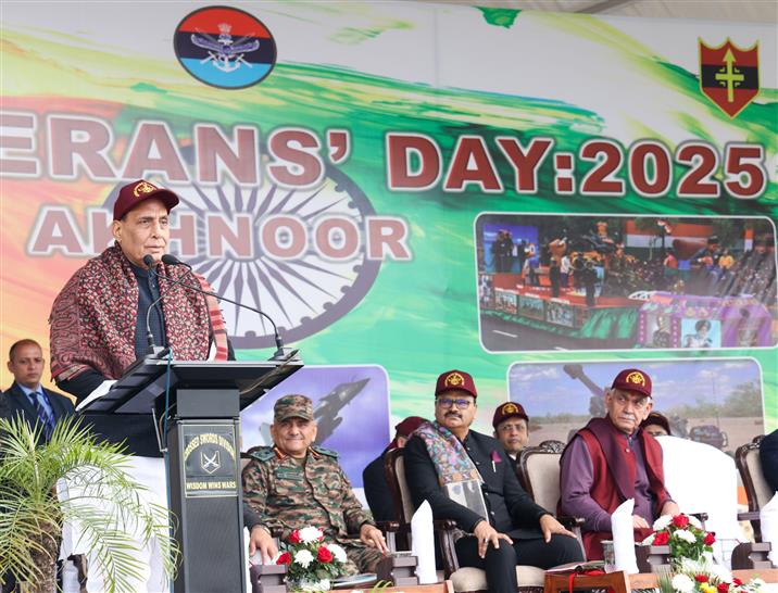 The Union Minister for Defence, Shri Rajnath Singh graced the 9th Armed Forces Veterans’ Day celebrations at Tanda Artillery Brigade (Akhnoor), in Jammu on January 14, 2025.