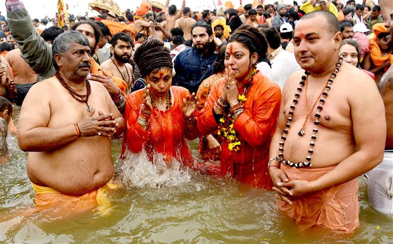 ‘Snan’ on Makar Sankranti during Maha Kumbh Mela 2025 at Prayagraj, in Uttar Pradesh on January 14, 2025.:Ministry of Culture