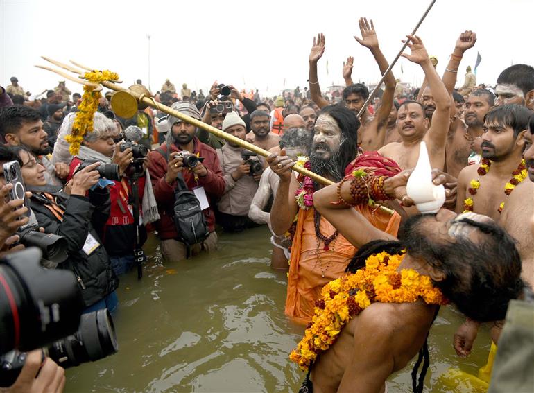 ‘Snan’ on Makar Sankranti during Maha Kumbh Mela 2025 at Prayagraj, in Uttar Pradesh on January 14, 2025.:Ministry of Culture