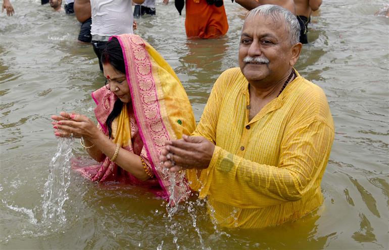 ‘Snan’ on Makar Sankranti during Maha Kumbh Mela 2025 at Prayagraj, in Uttar Pradesh on January 14, 2025.:Ministry of Culture