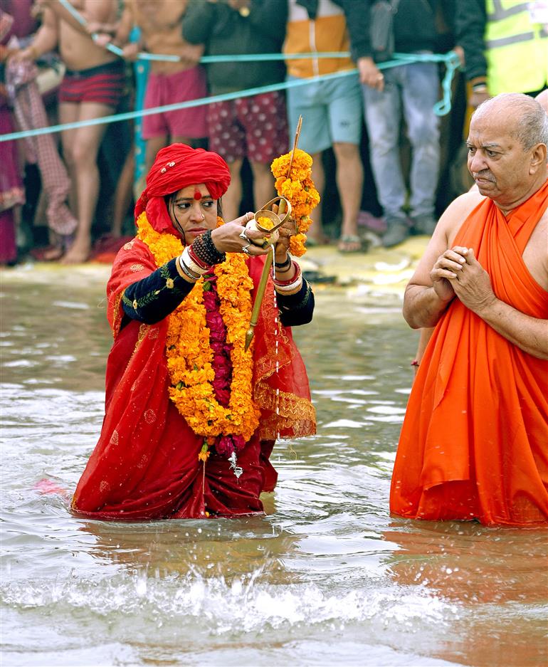 Glimpses of the ‘Snan’ on Makar Sankranti during Maha-Kumbh Mela 2025 at Prayagraj, in Uttar Pradesh on January 14, 2025.:Ministry of Culture