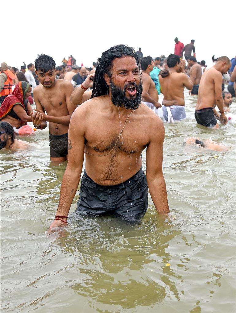 Glimpses of the ‘Snan’ on Makar Sankranti during Maha-Kumbh Mela 2025 at Prayagraj, in Uttar Pradesh on January 14, 2025.:Ministry of Culture