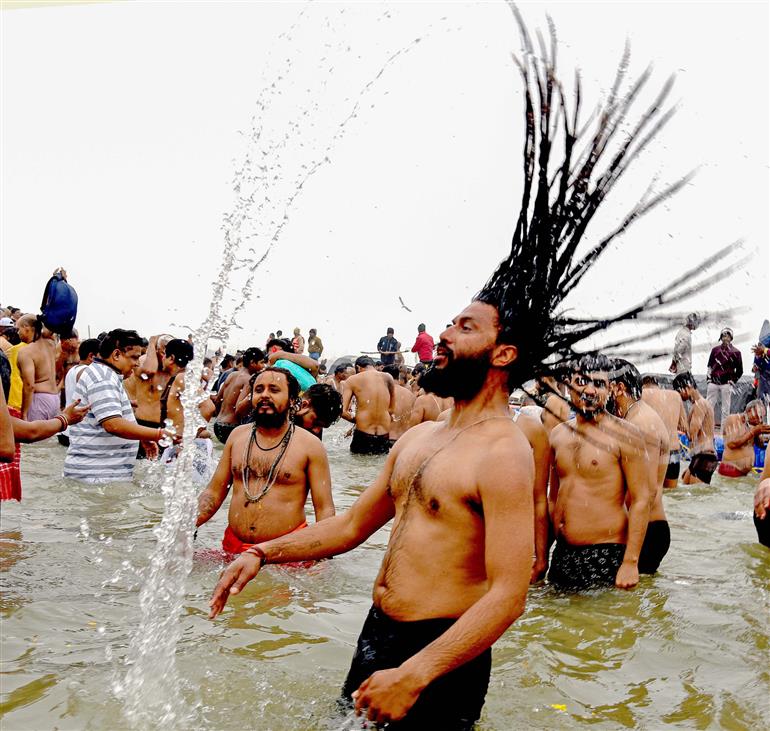 Glimpses of the ‘Snan’ on Makar Sankranti during Maha-Kumbh Mela 2025 at Prayagraj, in Uttar Pradesh on January 14, 2025.:Ministry of Culture