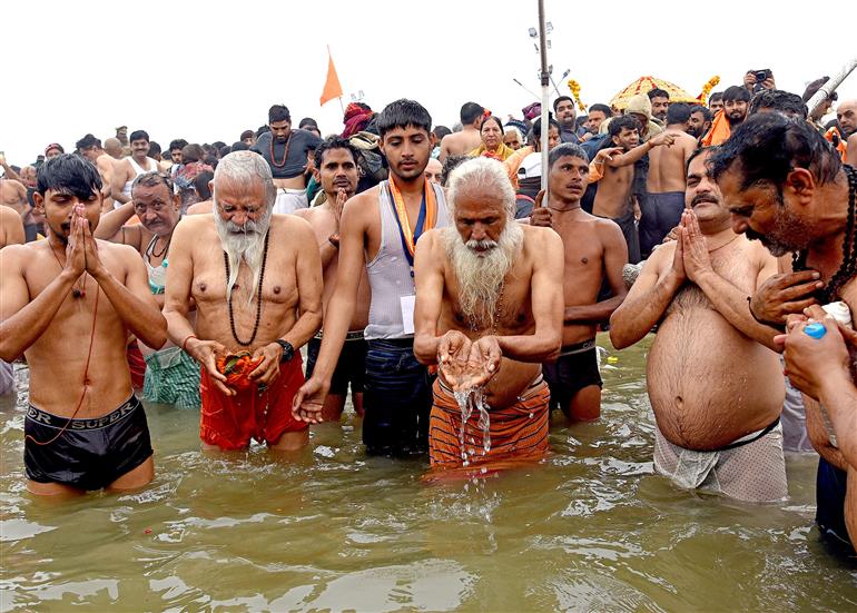 Glimpses of the ‘Snan’ on Makar Sankranti during Maha-Kumbh Mela 2025 at Prayagraj, in Uttar Pradesh on January 14, 2025.:Ministry of Culture