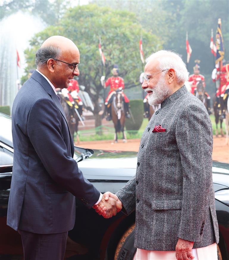 PM attends the Ceremonial Reception of the President of the Republic of Singapore, Mr. Tharman Shanmugaratnam at Rashtrapati Bhavan, in New Delhi on January 16, 2025.