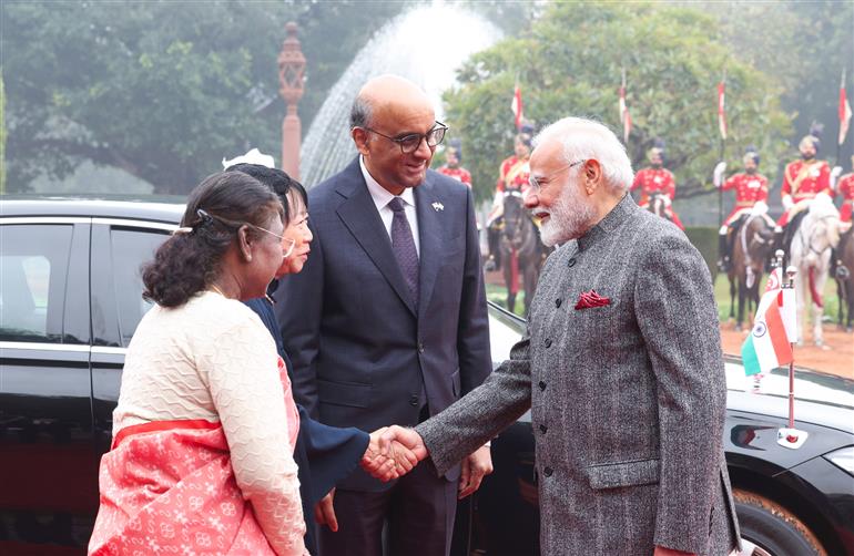 PM attends the Ceremonial Reception of the President of the Republic of Singapore, Mr. Tharman Shanmugaratnam at Rashtrapati Bhavan, in New Delhi on January 16, 2025.
