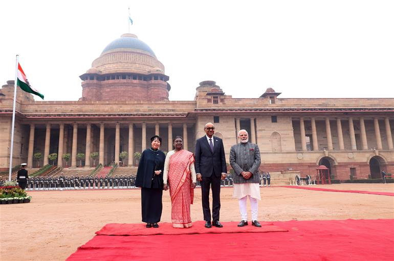PM attends the Ceremonial Reception of the President of the Republic of Singapore, Mr. Tharman Shanmugaratnam at Rashtrapati Bhavan, in New Delhi on January 16, 2025.