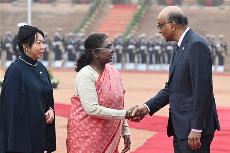 The President of India, Smt. Droupadi Murmu accorded a ceremonial welcome to Mr Tharman Shanmugaratnam, President of the Republic of Singapore at Rashtrapati Bhavan, in New Delhi on January 16, 2025.