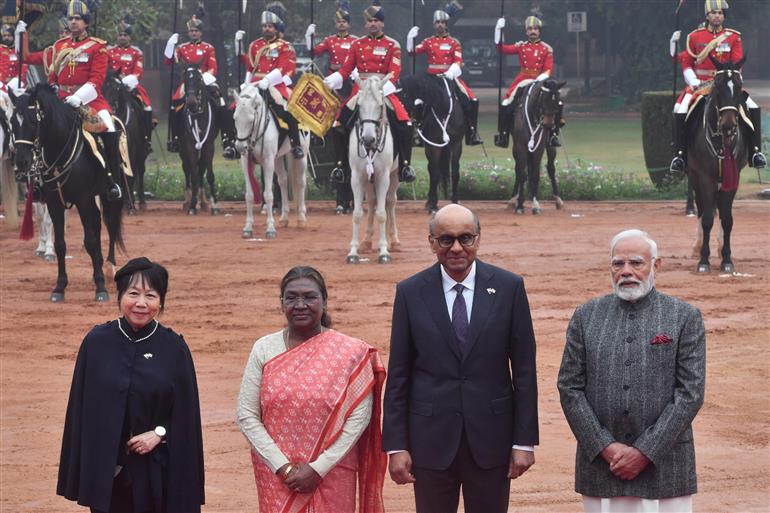 The President of India, Smt. Droupadi Murmu accorded a ceremonial welcome to Mr Tharman Shanmugaratnam, President of the Republic of Singapore at Rashtrapati Bhavan, in New Delhi on January 16, 2025.