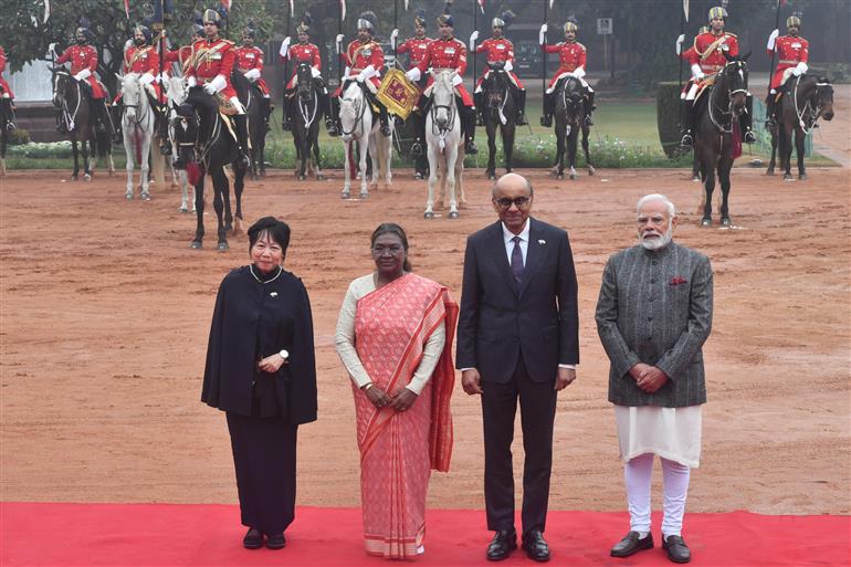 The President of India, Smt. Droupadi Murmu accorded a ceremonial welcome to Mr Tharman Shanmugaratnam, President of the Republic of Singapore at Rashtrapati Bhavan, in New Delhi on January 16, 2025.