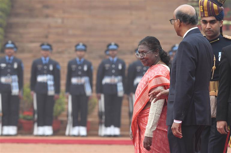 The President of India, Smt. Droupadi Murmu accorded a ceremonial welcome to Mr Tharman Shanmugaratnam, President of the Republic of Singapore at Rashtrapati Bhavan, in New Delhi on January 16, 2025.