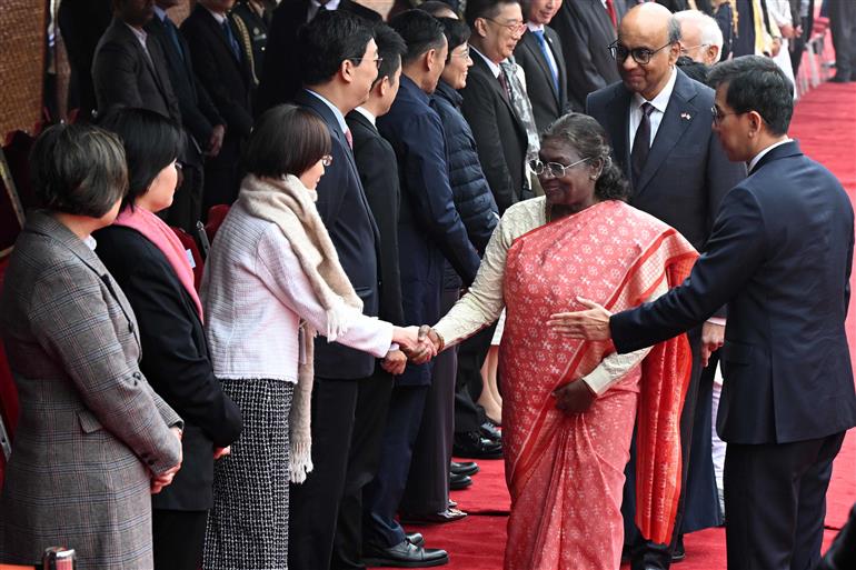 The President of India, Smt. Droupadi Murmu accorded a ceremonial welcome to Mr Tharman Shanmugaratnam, President of the Republic of Singapore at Rashtrapati Bhavan, in New Delhi on January 16, 2025.