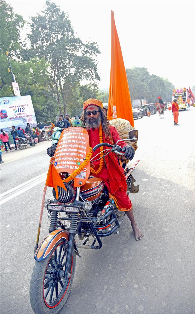 Devotees participates in Shobha Yatra during the Maha Kumbh Mela 2025 at Prayagraj, in Uttar Pradesh on January 16, 2025.:Ministry of Culture