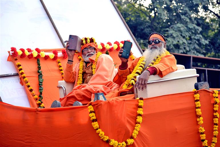 Devotees participates in Shobha Yatra during the Maha Kumbh Mela 2025 at Prayagraj, in Uttar Pradesh on January 16, 2025.:Ministry of Culture