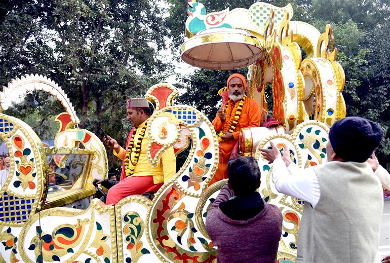 Devotees participates in Shobha Yatra during the Maha Kumbh Mela 2025 at Prayagraj, in Uttar Pradesh on January 16, 2025.:Ministry of Culture