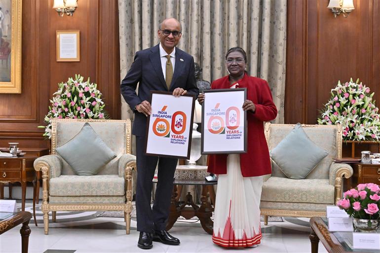 The President of India, Smt. Droupadi Murmu received Mr Tharman Shanmugaratnam, President of the Republic of Singapore at Rashtrapati Bhavan, in New Delhi on January 16, 2025.