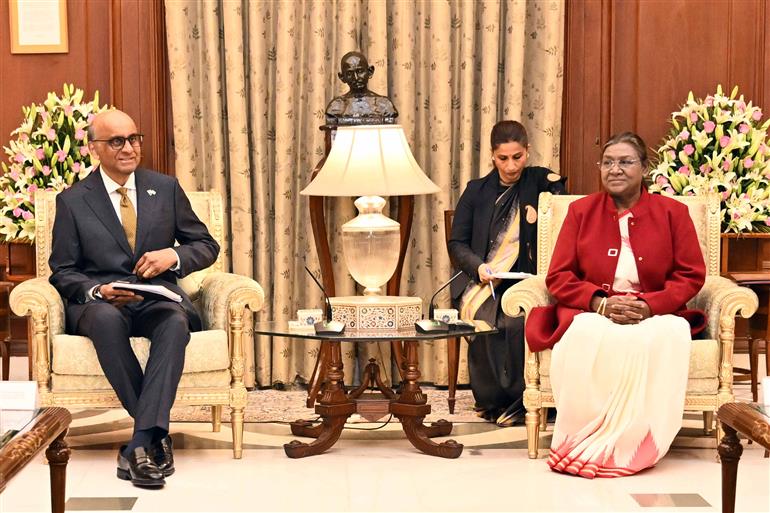 The President of India, Smt. Droupadi Murmu received Mr Tharman Shanmugaratnam, President of the Republic of Singapore at Rashtrapati Bhavan, in New Delhi on January 16, 2025.