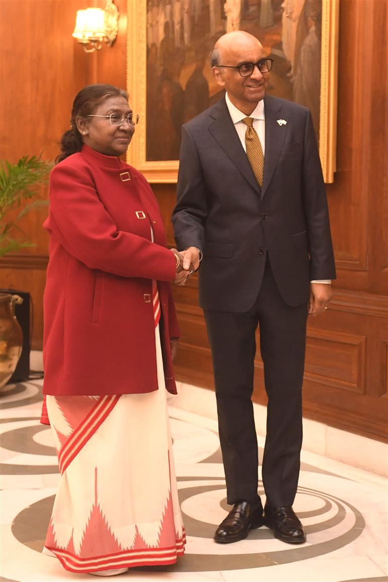 The President of India, Smt. Droupadi Murmu received Mr Tharman Shanmugaratnam, President of the Republic of Singapore at Rashtrapati Bhavan, in New Delhi on January 16, 2025.