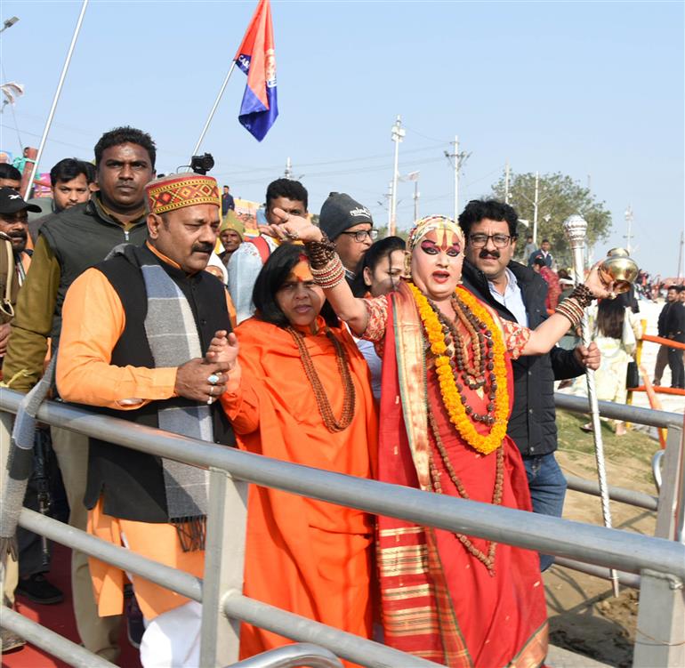 Devotees performed puja at the Maha Kumbh Mela 2025 in Prayagraj, Uttar Pradesh on January 17, 2025.:Ministry of Culture