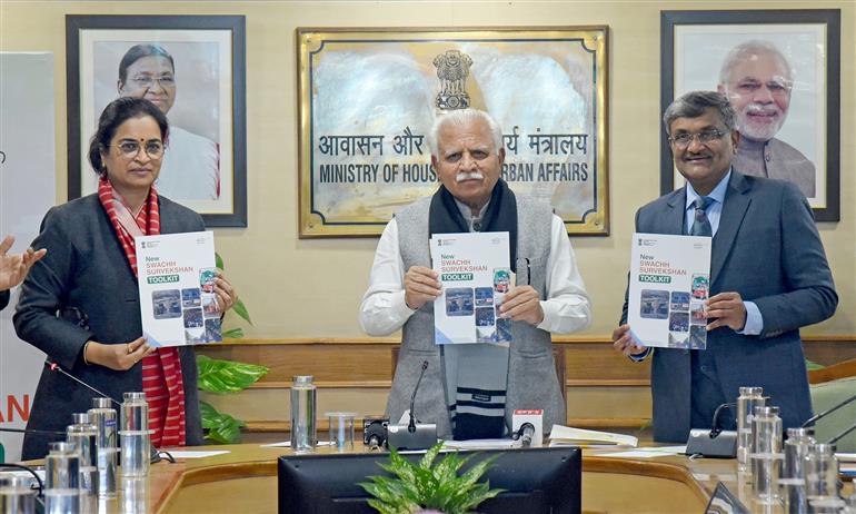 The Union Minister of Housing and Urban Affairs & Power, Shri Manohar Lal releasing a new toolkit for Swachh Survekshan, in New Delhi on January 17, 2025.