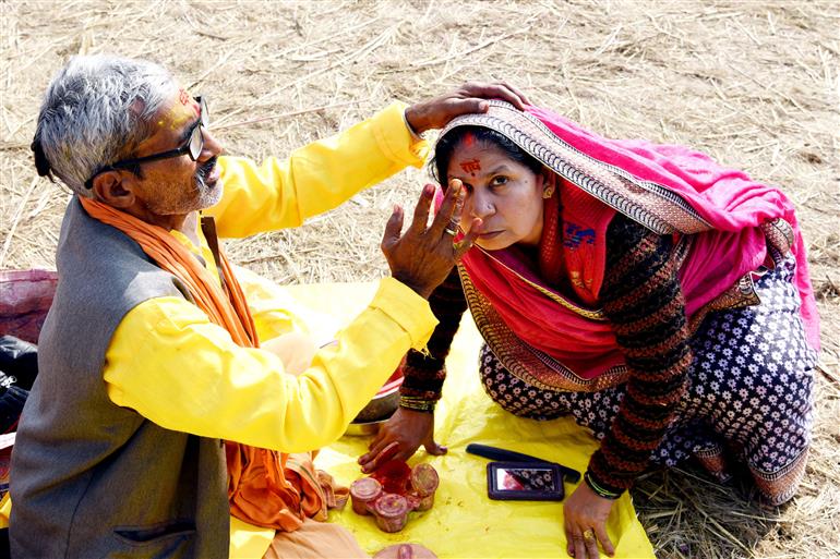 Devotees performing rituals at Maha Kumbh Mela. Photo captured on January 18, 2025.:Ministry of Culture