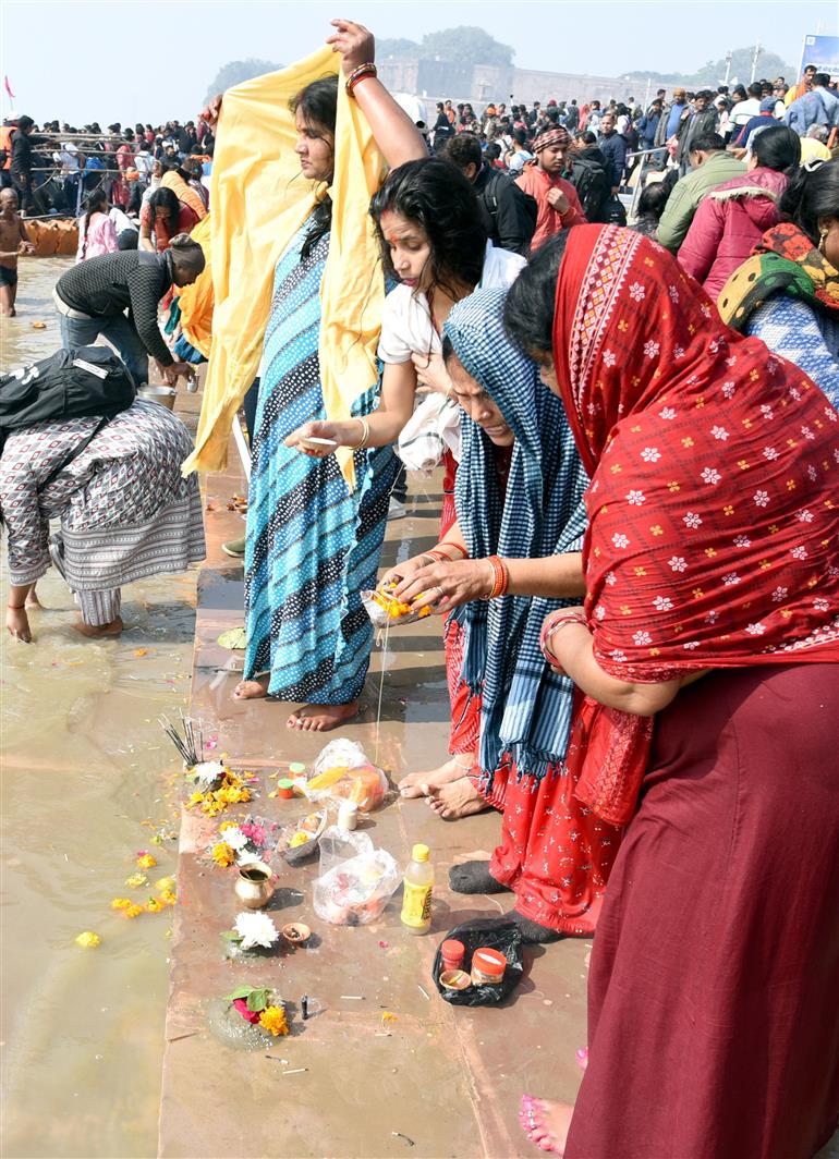 Devotees performing rituals at Maha Kumbh Mela. Photo captured on January 18, 2025.:Ministry of Culture