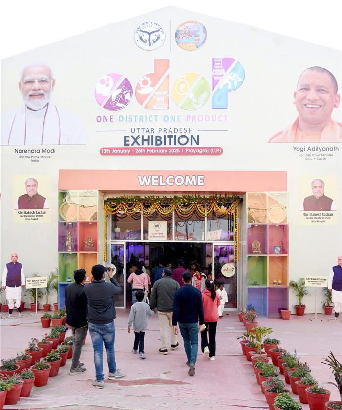 Visitors exploring ‘One District One Product’ Exhibition at the Maha Kumbh Mela in Prayagraj, Uttar Pradesh captured on January 18, 2025.:Ministry of Culture