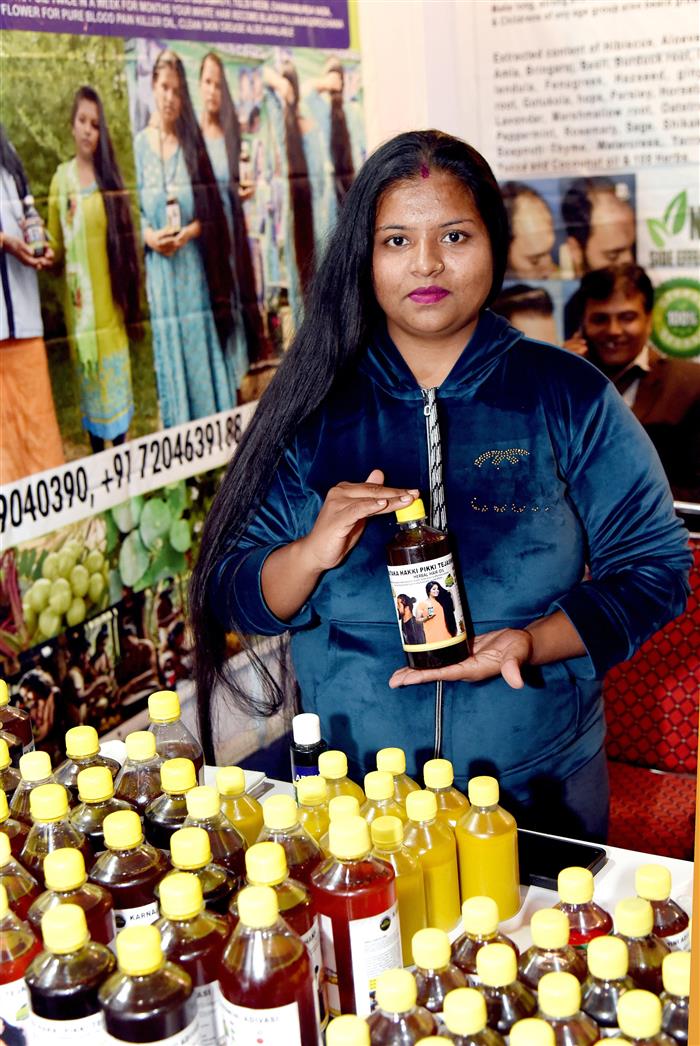 Visitors exploring ‘One District One Product’ Exhibition at the Maha Kumbh Mela in Prayagraj, Uttar Pradesh captured on January 18, 2025.:Ministry of Culture