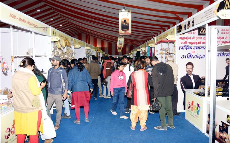 Visitors exploring ‘One District One Product’ Exhibition at the Maha Kumbh Mela in Prayagraj, Uttar Pradesh captured on January 18, 2025.:Ministry of Culture