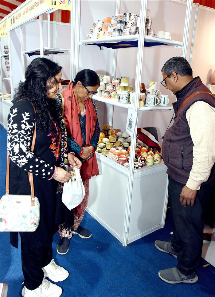 Visitors exploring ‘One District One Product’ Exhibition at the Maha Kumbh Mela in Prayagraj, Uttar Pradesh captured on January 18, 2025.:Ministry of Culture