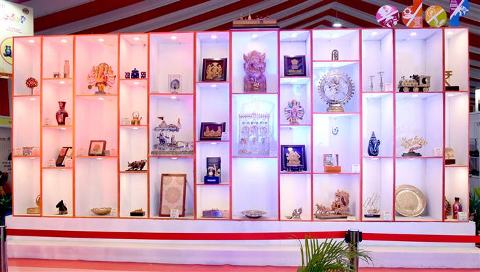 The ‘One District One Product’ Exhibition at the Maha Kumbh Mela in Prayagraj showcased products from different districts of Uttar Pradesh under one roof. Photo captured on January 18, 2025.:Ministry of Culture