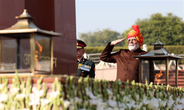 PM paying homage to the martyrs at the National War Memorial on the occasion of 76th Republic Day, in New Delhi on January 26, 2025.