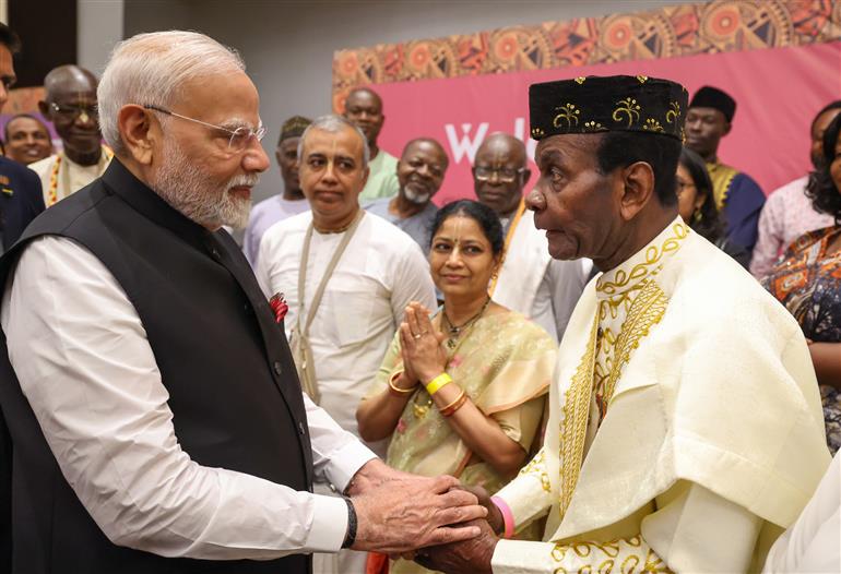 PM receives warm welcome by the Indian community, in Ghana on July 03, 2025.:Prime Minister's Office PM receives warm welcome by the Indian community, in Ghana on July 03, 2025.:Prime Minister
