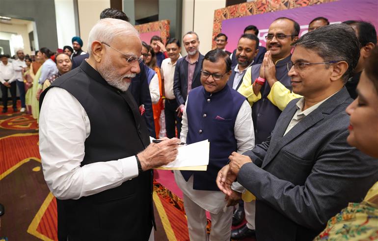 PM receives warm welcome by the Indian community, in Ghana on July 03, 2025.:Prime Minister's Office PM receives warm welcome by the Indian community, in Ghana on July 03, 2025.:Prime Minister