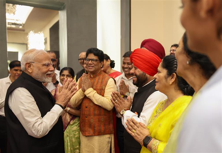 PM receives warm welcome by the Indian community, in Ghana on July 03, 2025.:Prime Minister's Office PM receives warm welcome by the Indian community, in Ghana on July 03, 2025.:Prime Minister